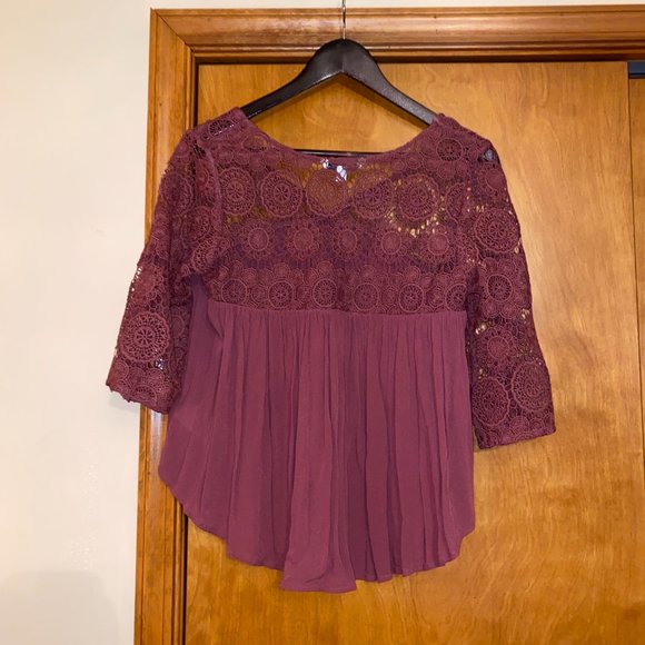 AE Laced Blouse - Picture 2 of 4